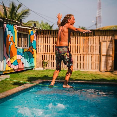 Green Belly Surf Hostel El Paredón Buena Vista Dış mekan fotoğraf