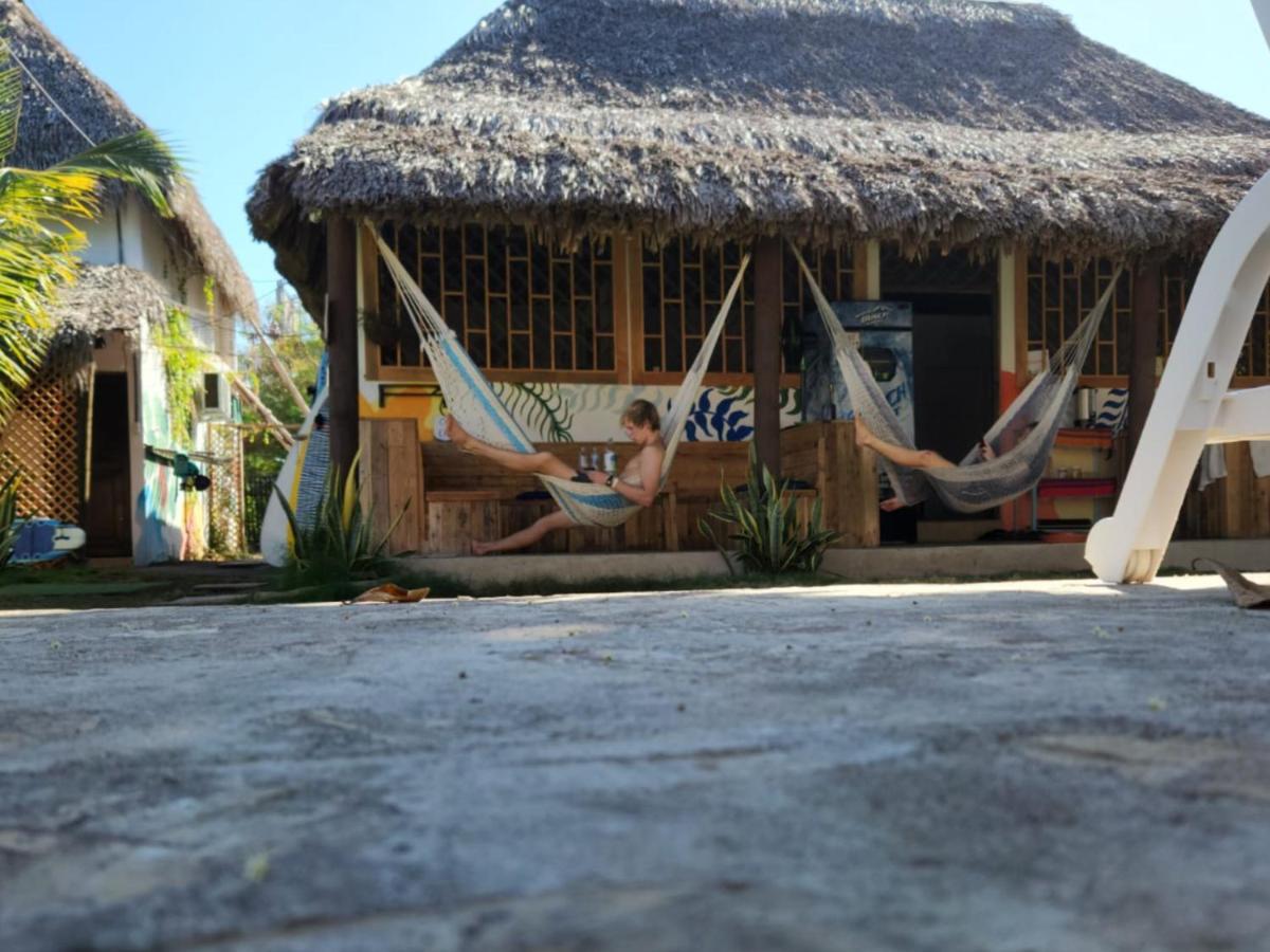 Green Belly Surf Hostel El Paredón Buena Vista Dış mekan fotoğraf