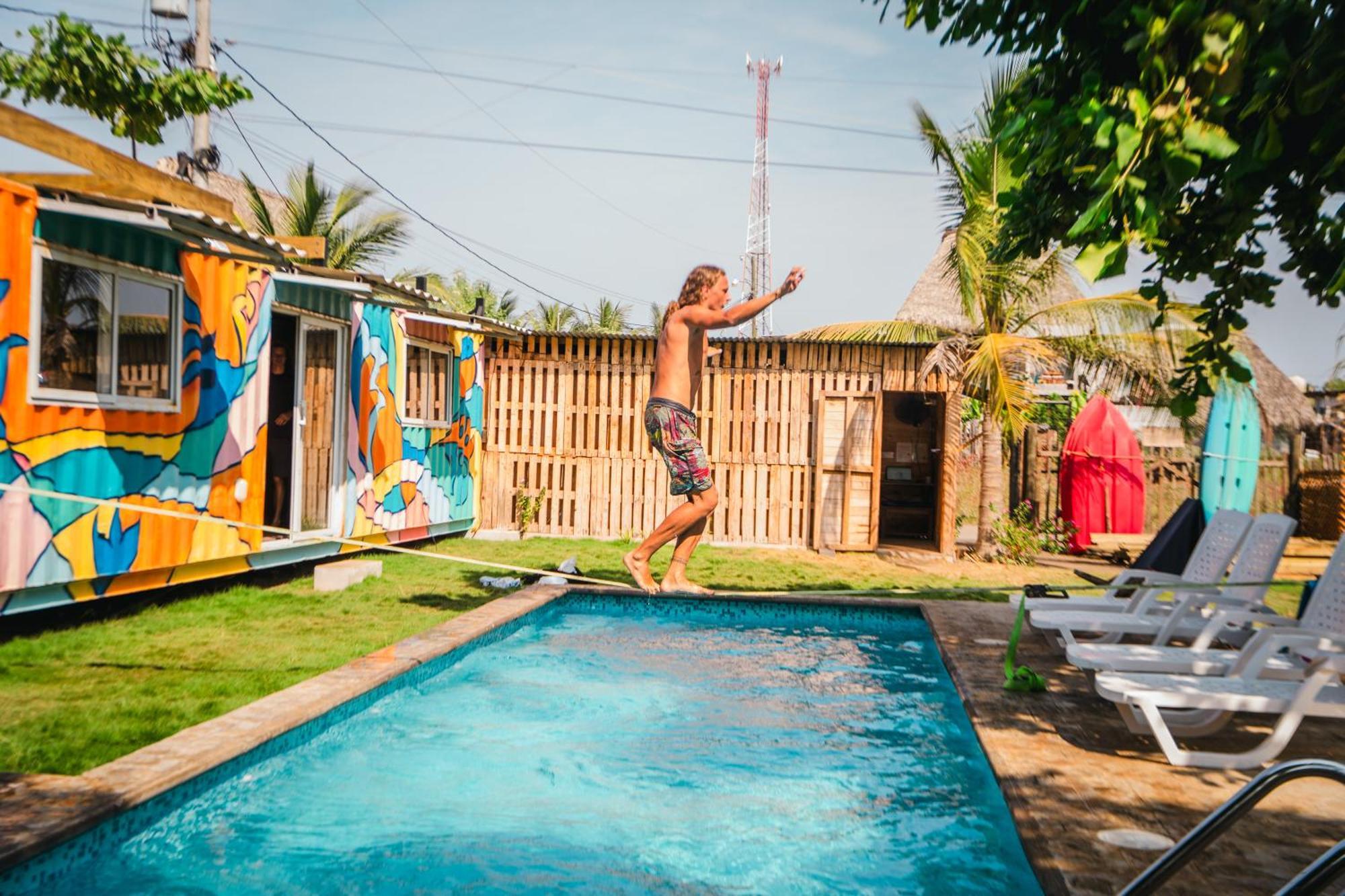 Green Belly Surf Hostel El Paredón Buena Vista Dış mekan fotoğraf